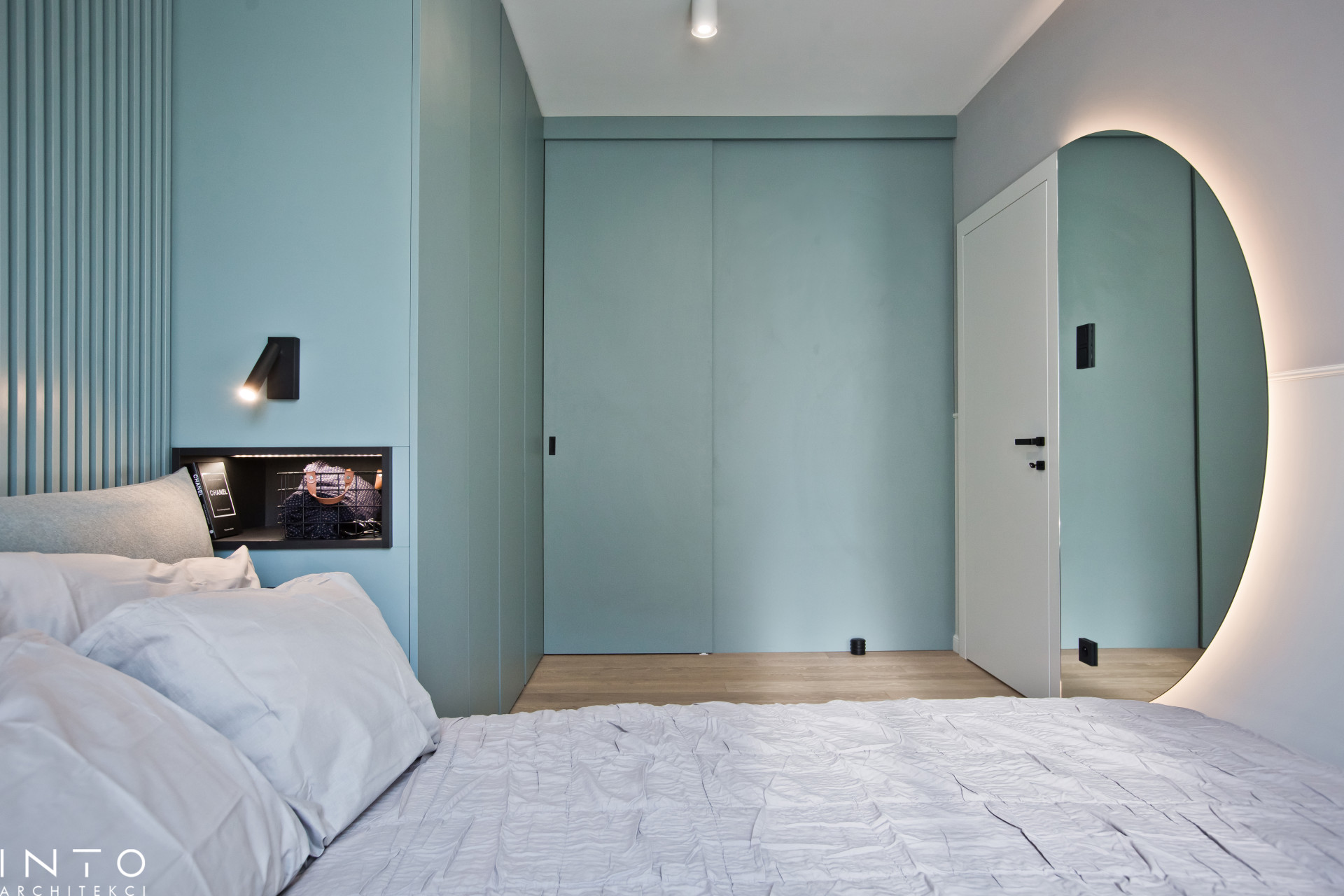 Nadmorski apartament w Sopocie – projekt wnętrza blisko plaży