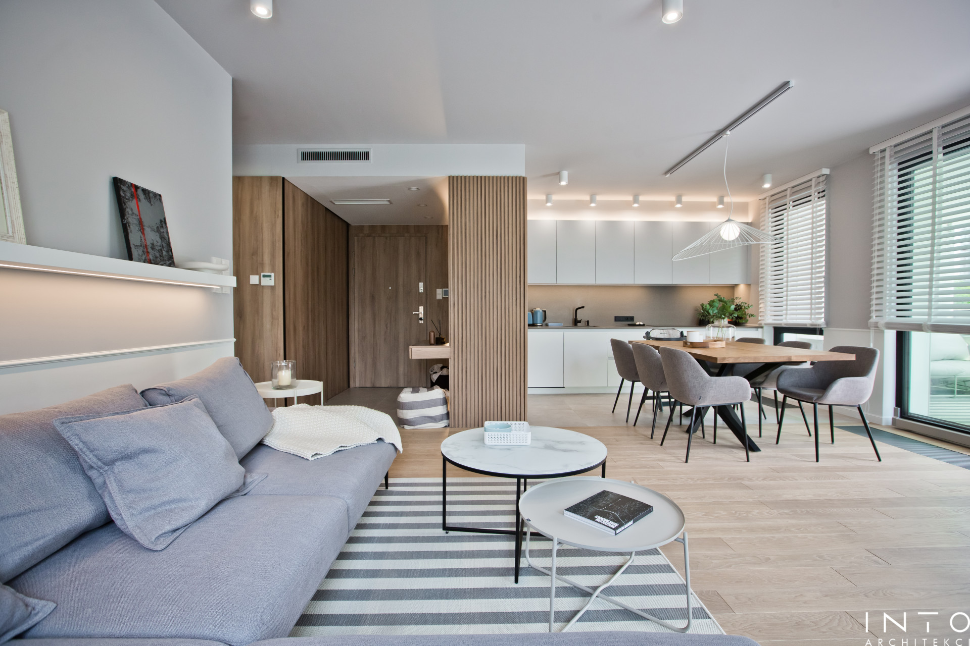 Nadmorski apartament w Sopocie – projekt wnętrza blisko plaży